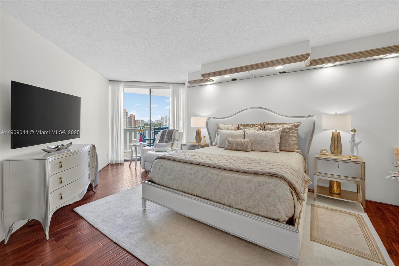 3000 ISL BLVD WILLIAMS IS - Residential