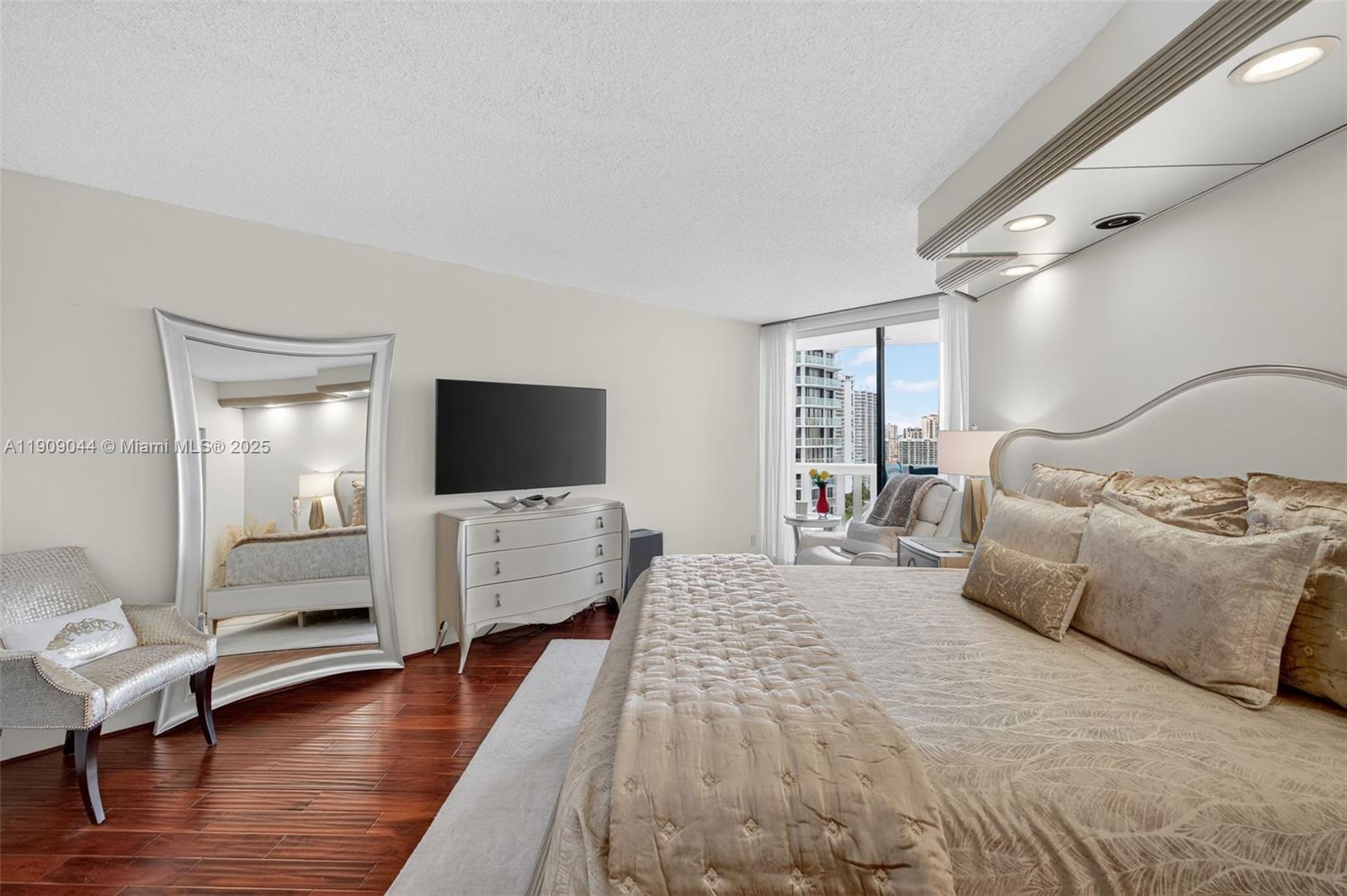 3000 ISL BLVD WILLIAMS IS - Residential