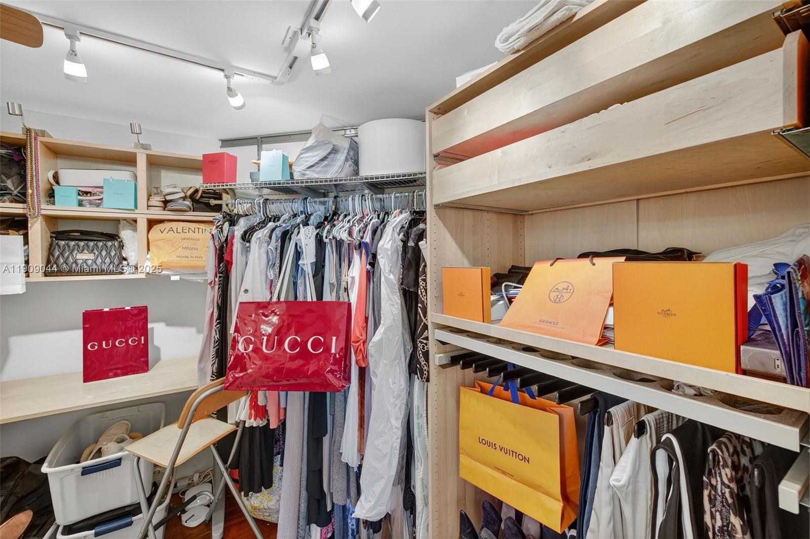 3000 ISL BLVD WILLIAMS IS - Residential