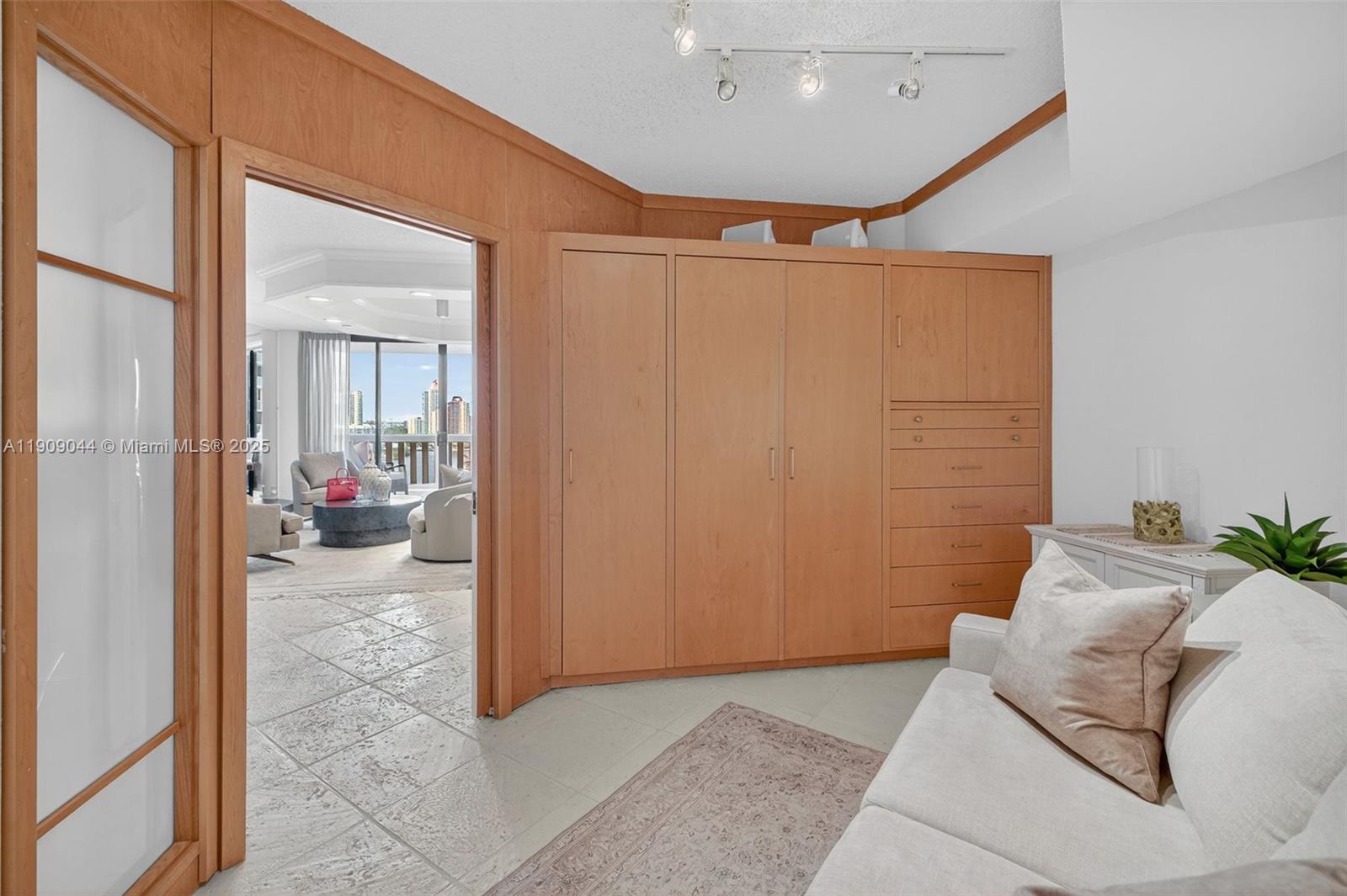 3000 ISL BLVD WILLIAMS IS - Residential