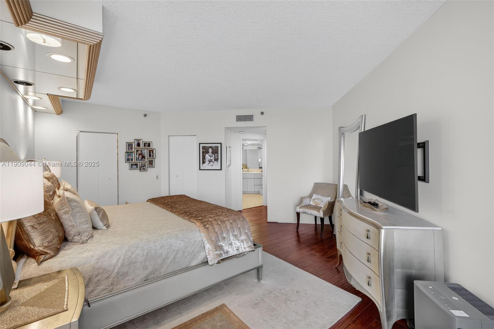 3000 ISL BLVD WILLIAMS IS - Residential