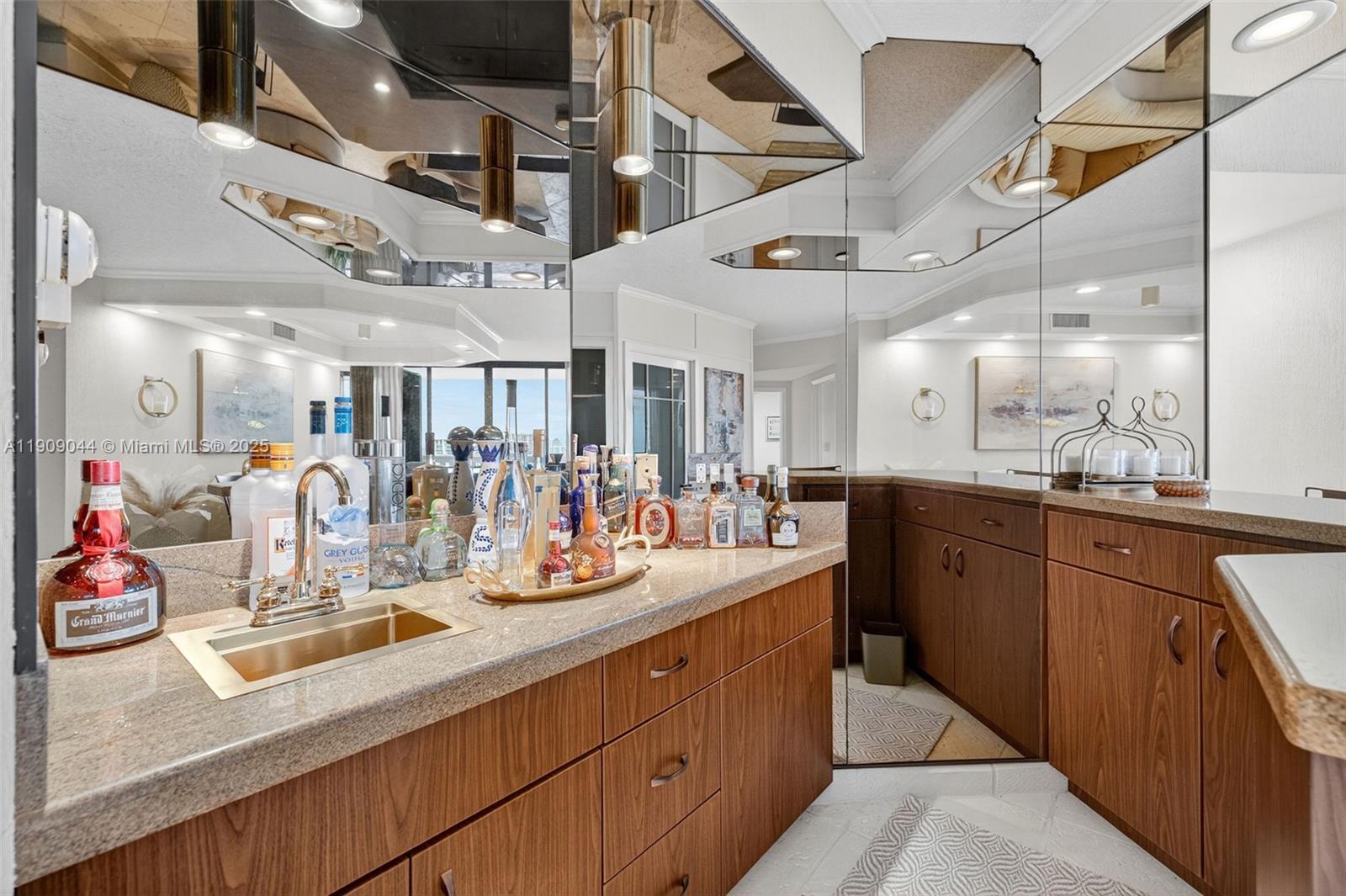 3000 ISL BLVD WILLIAMS IS - Residential