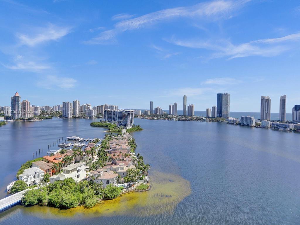 3000 ISL BLVD WILLIAMS IS - Residential