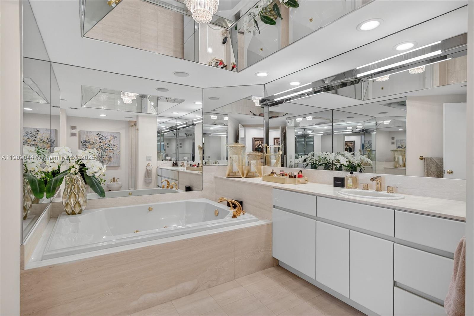 3000 ISL BLVD WILLIAMS IS - Residential