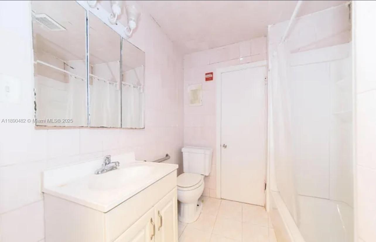 ESTATES OF SOUTH PALM BEA - Residential Lease