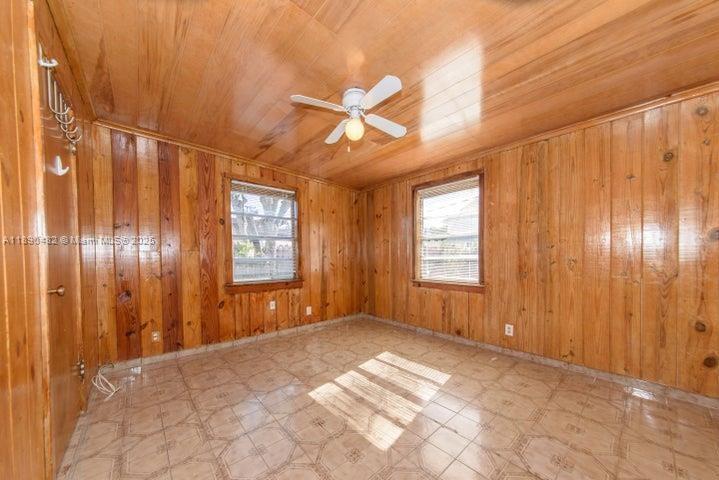 ESTATES OF SOUTH PALM BEA - Residential Lease