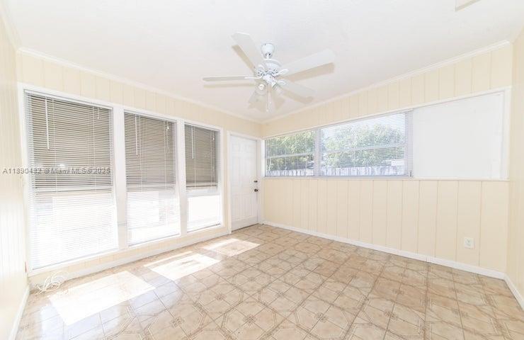 ESTATES OF SOUTH PALM BEA - Residential Lease