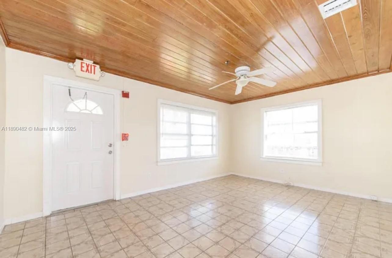 ESTATES OF SOUTH PALM BEA - Residential Lease