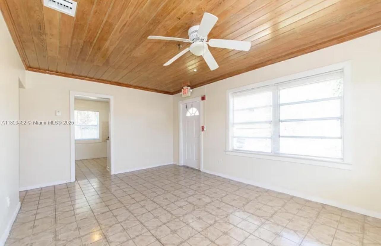 ESTATES OF SOUTH PALM BEA - Residential Lease