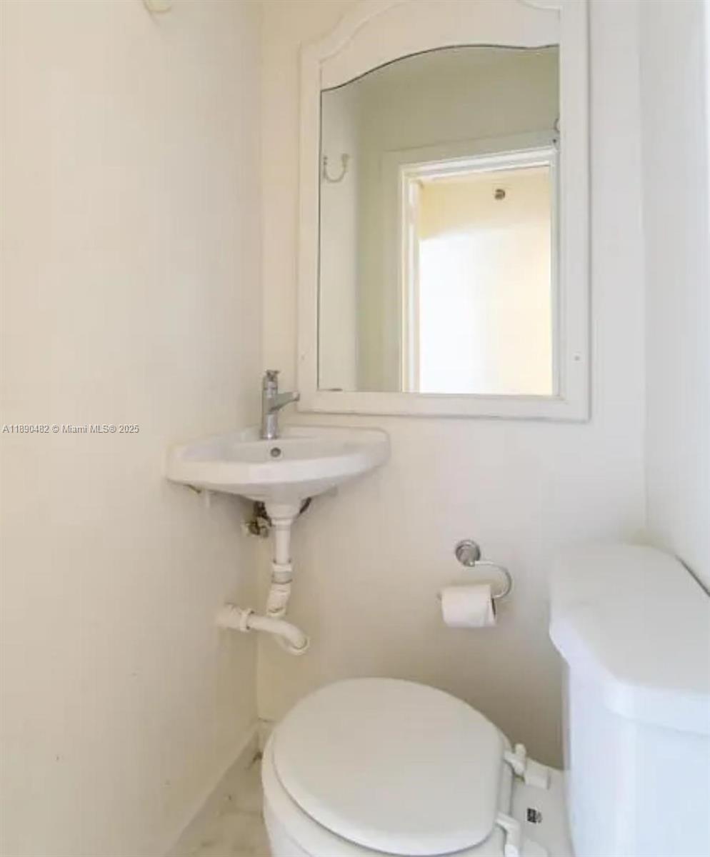 ESTATES OF SOUTH PALM BEA - Residential Lease