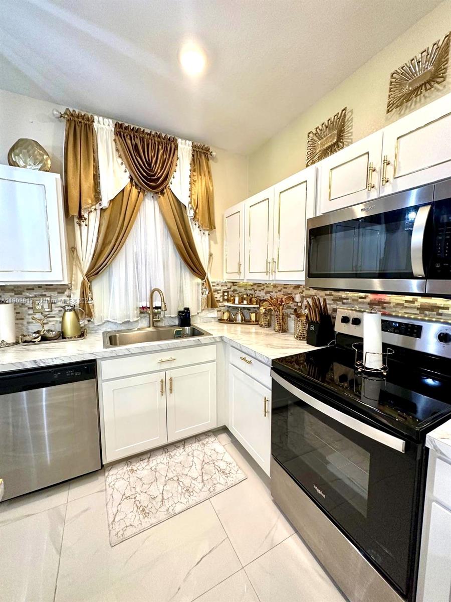 REGAL PALM SQUARE - Residential