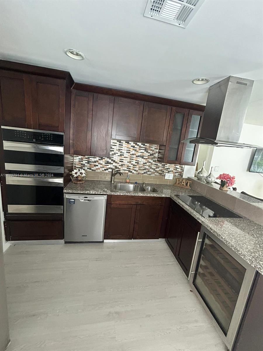 NORTH HOLLYWOOD - Residential