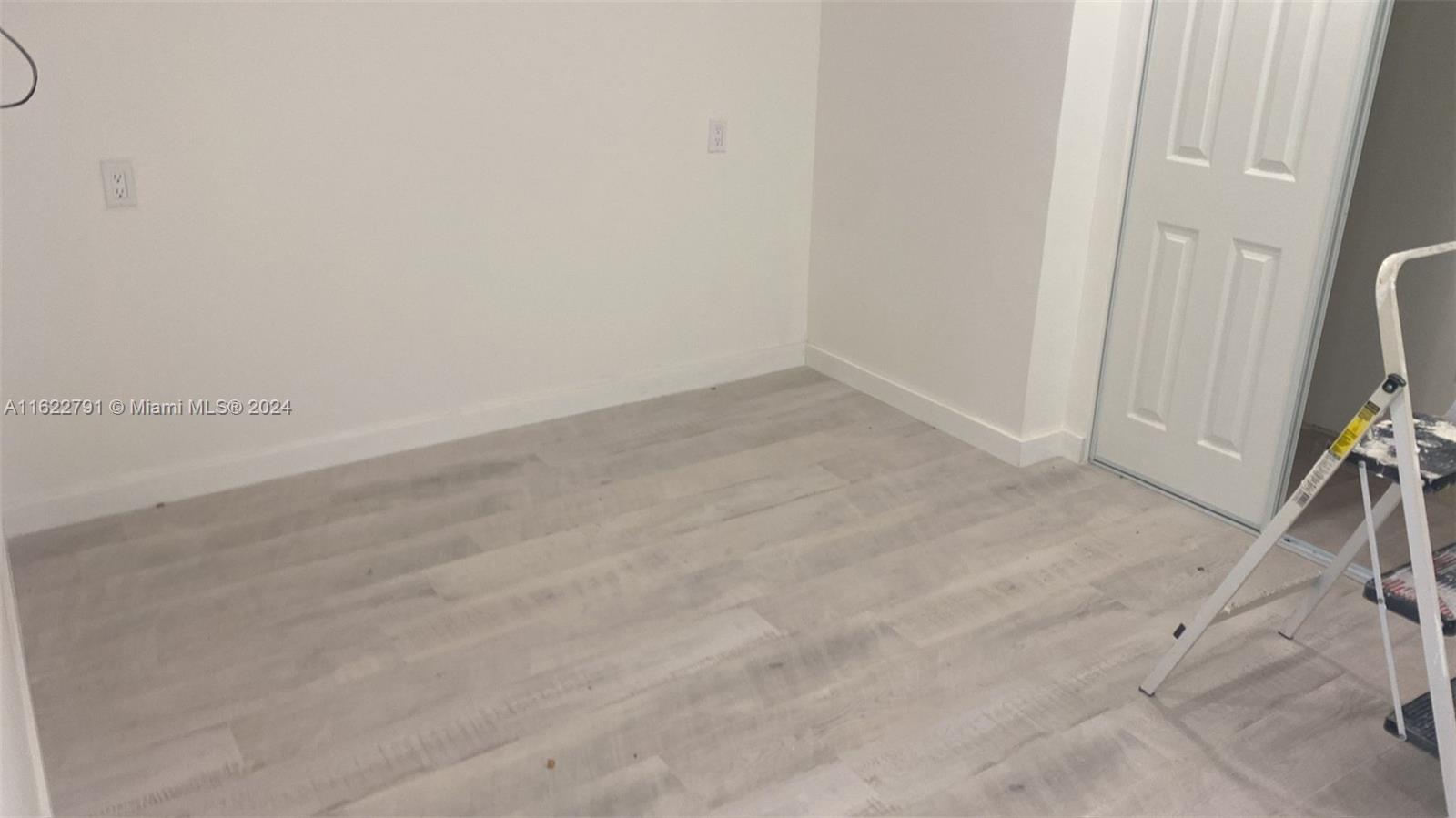 NORTH HOLLYWOOD - Residential