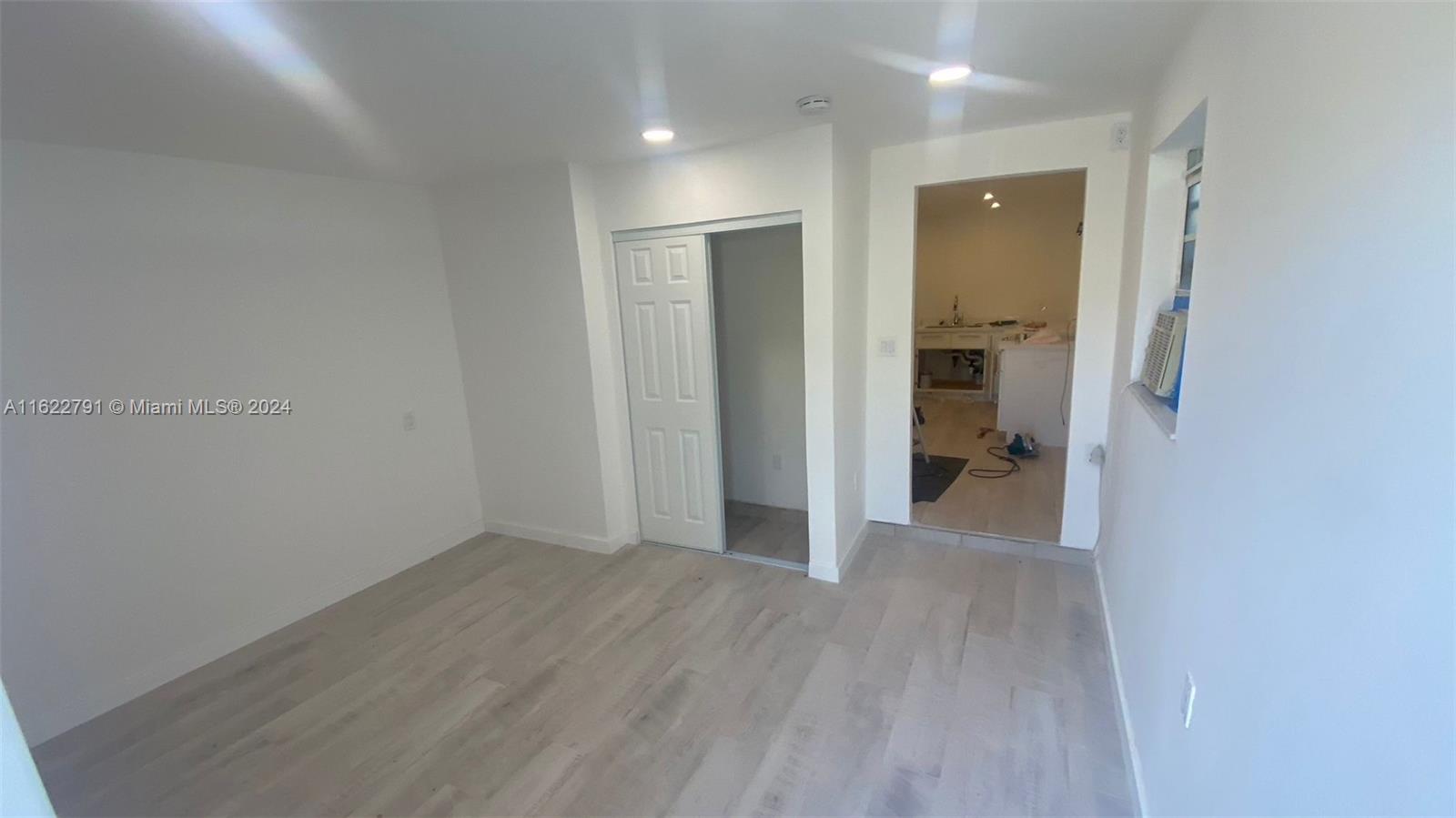 NORTH HOLLYWOOD - Residential