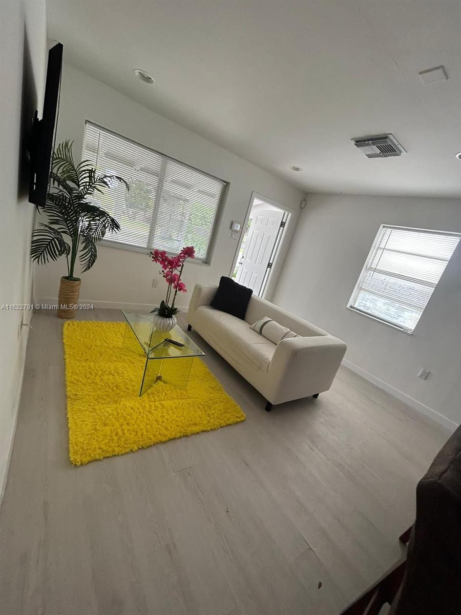 NORTH HOLLYWOOD - Residential