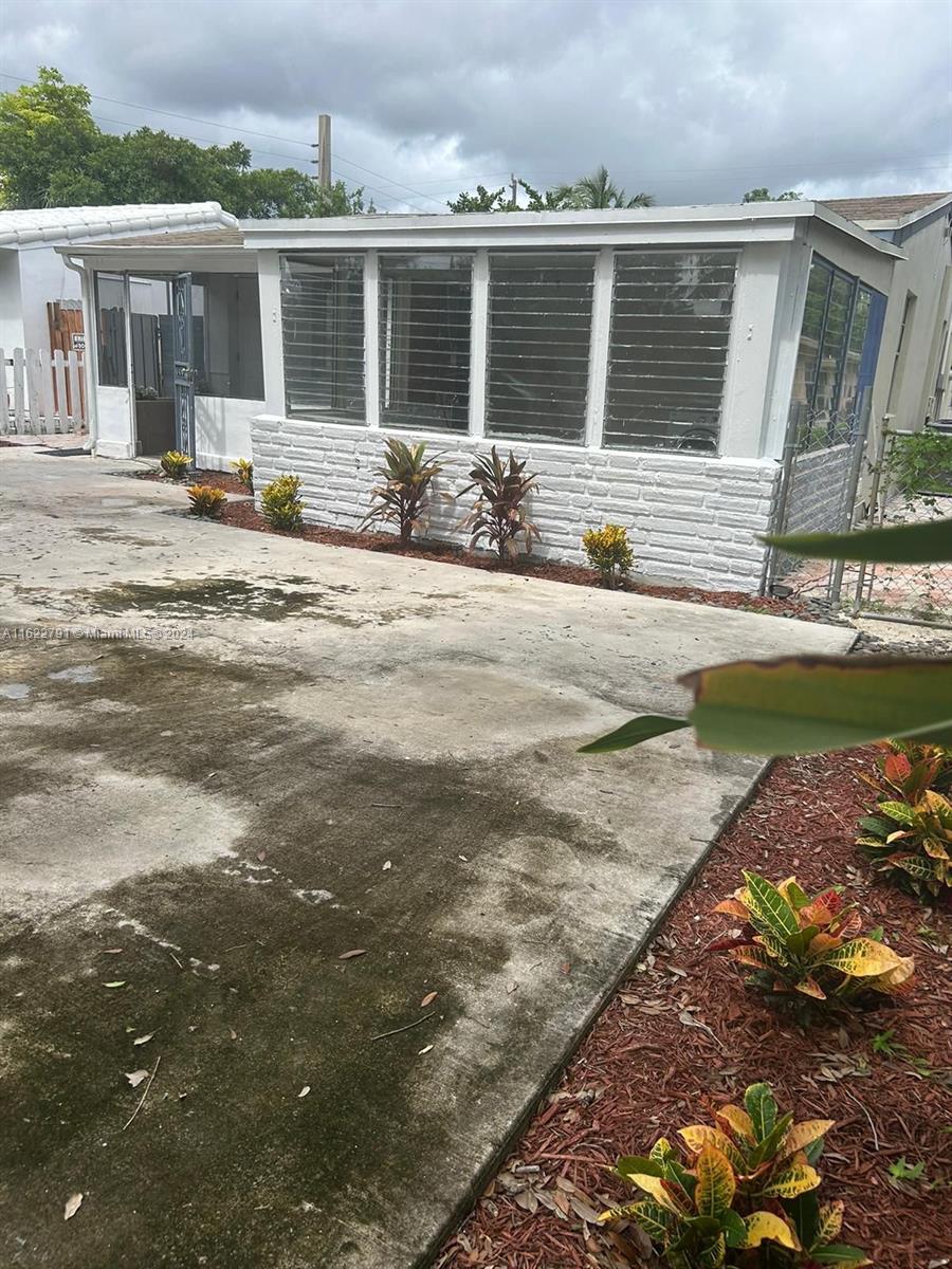 NORTH HOLLYWOOD - Residential