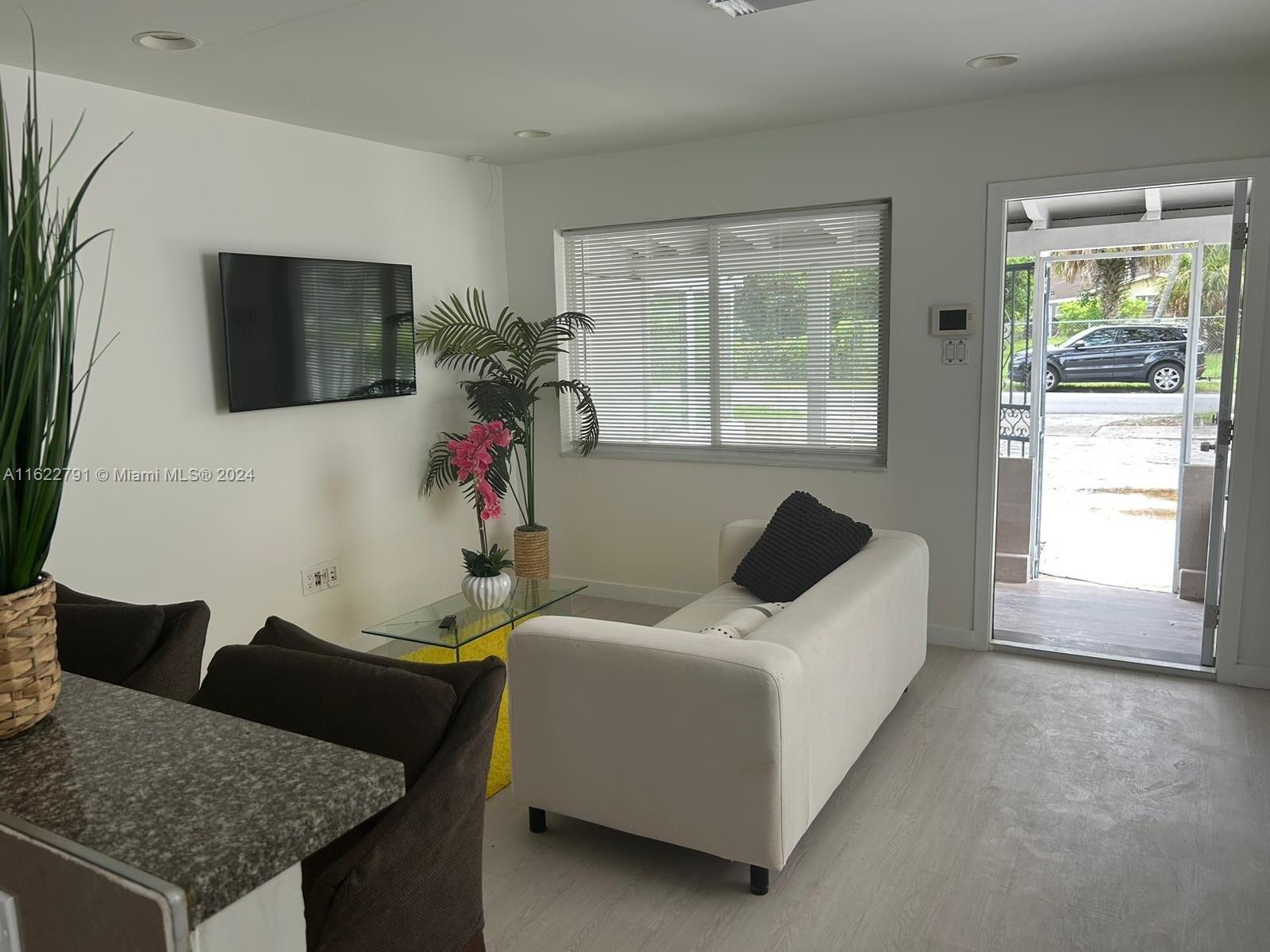 NORTH HOLLYWOOD - Residential