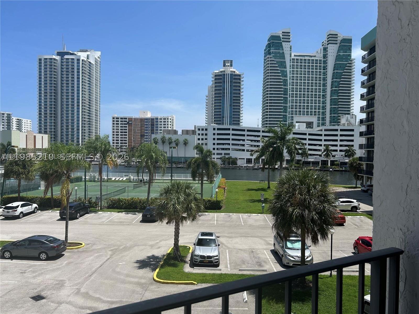 400 Leslie Dr 308
