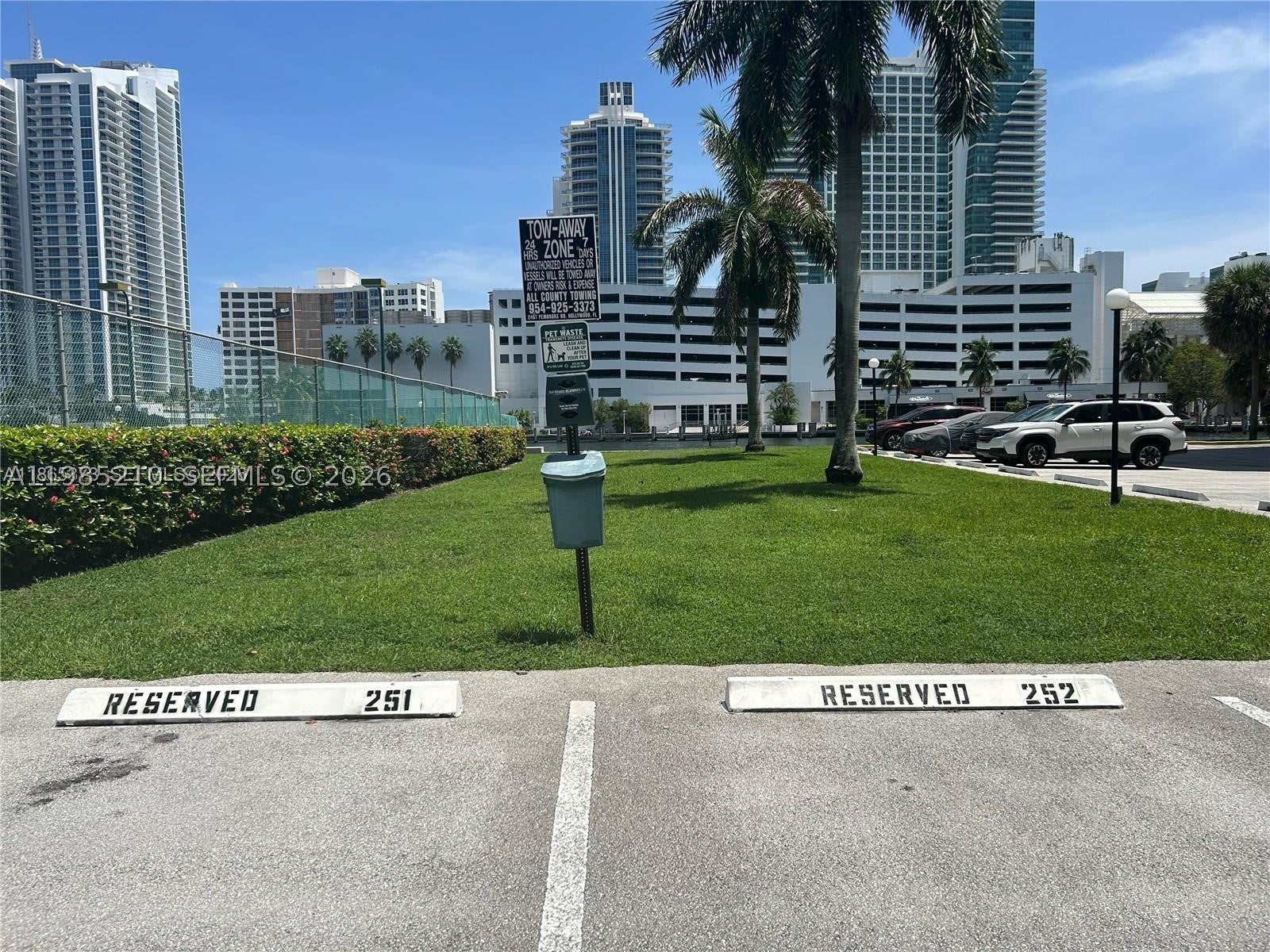 400 Leslie Dr 308