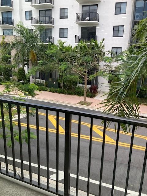 URBANA DOWNTOWN DORAL - Residential Lease