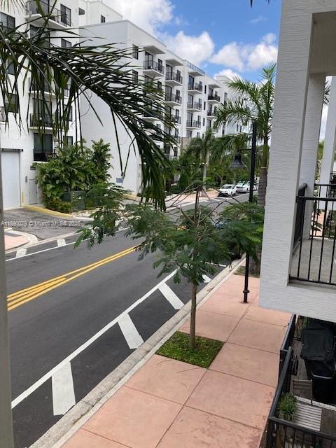 URBANA DOWNTOWN DORAL - Residential Lease