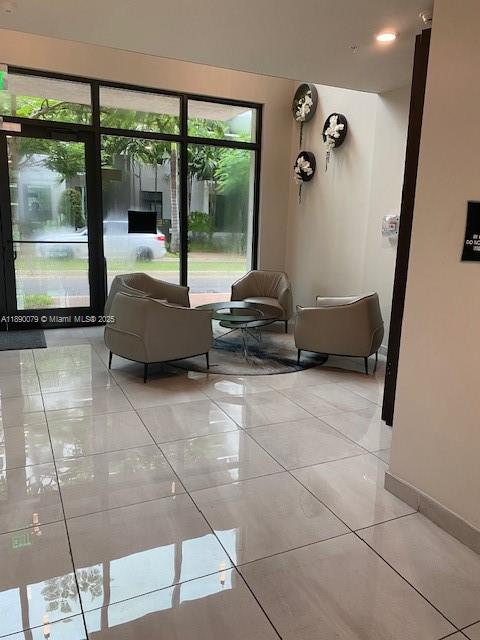 URBANA DOWNTOWN DORAL - Residential Lease