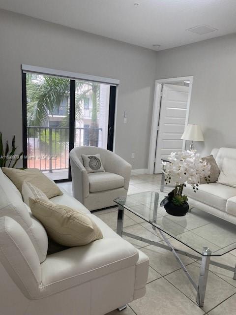URBANA DOWNTOWN DORAL - Residential Lease