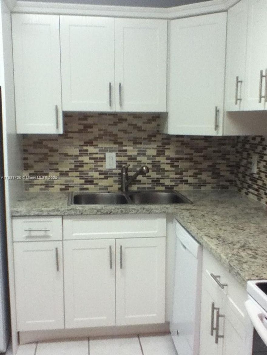LOCATION, LOCATION, LOCATION... EXCELENT UNIT IN A GREAT COMMUNITY LOCATED IN THE HEART OF DORAL, JUST MINUTES AWAY FROM DOLPHIN AND INTERNATIONAL MALL. ENJOY ALL AMENITIES TENNIS COURTS, PLAYGROUND FOR KIDS, POOLS AND MUCH MORE. CLOSE TO MAYOR EXPRESS WAY 836 PALMETO 826 AND TURNPIKE. ***COMMUNAL LAUNDRY ROOM***