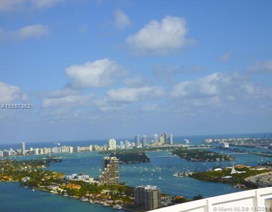 Stunning 1 bed / 1.5 BA, 838 SQ FT condominium with panoramic views of the bay, Miami Beach and the ocean down to Key Biscayne from this contemporary 44th floor residence. Beautiful open kitchen features S/S appliances and Quartz counters. Quantum boasts two levels of spectacular amenities: Gym, pools, sauna, spa, private theater & lounge. Great Location, just minutes from Brickell, South Beach, Performing Arts, Design District, & Airport. Parking included.