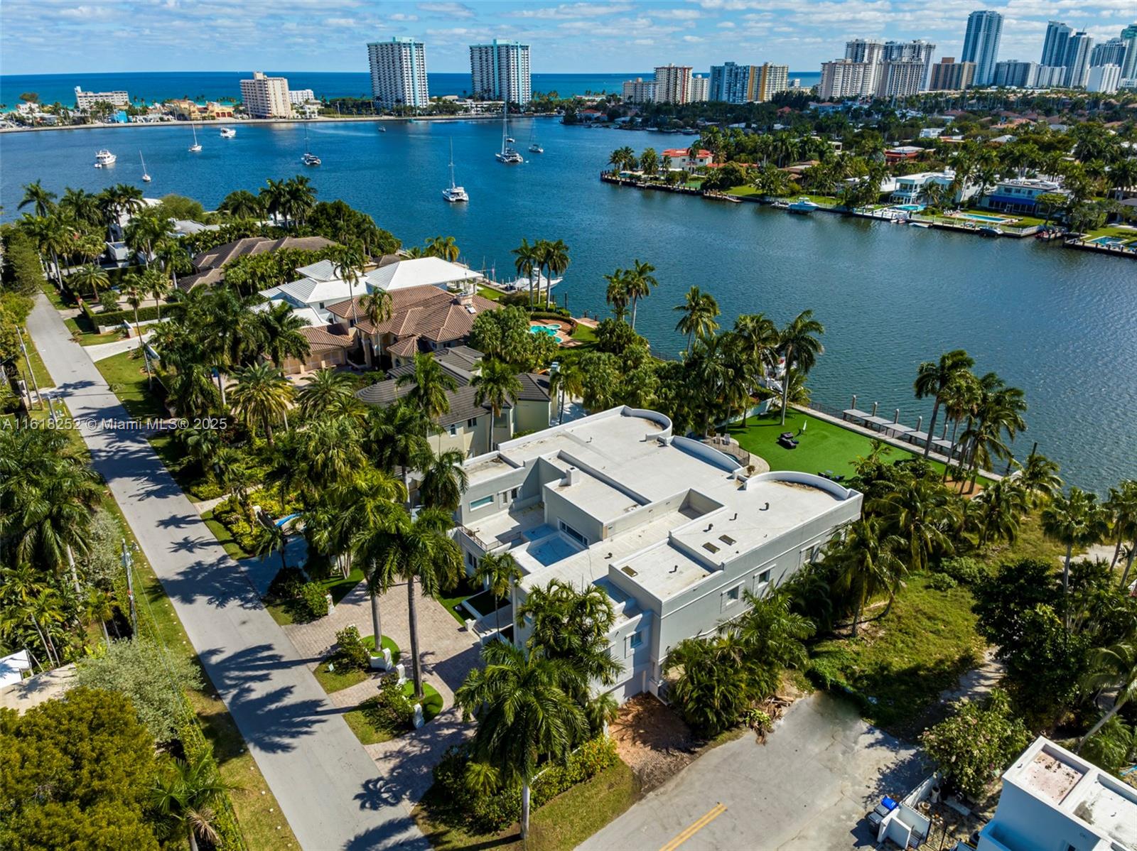 HOLLYWOOD LAKES SECTION - Residential