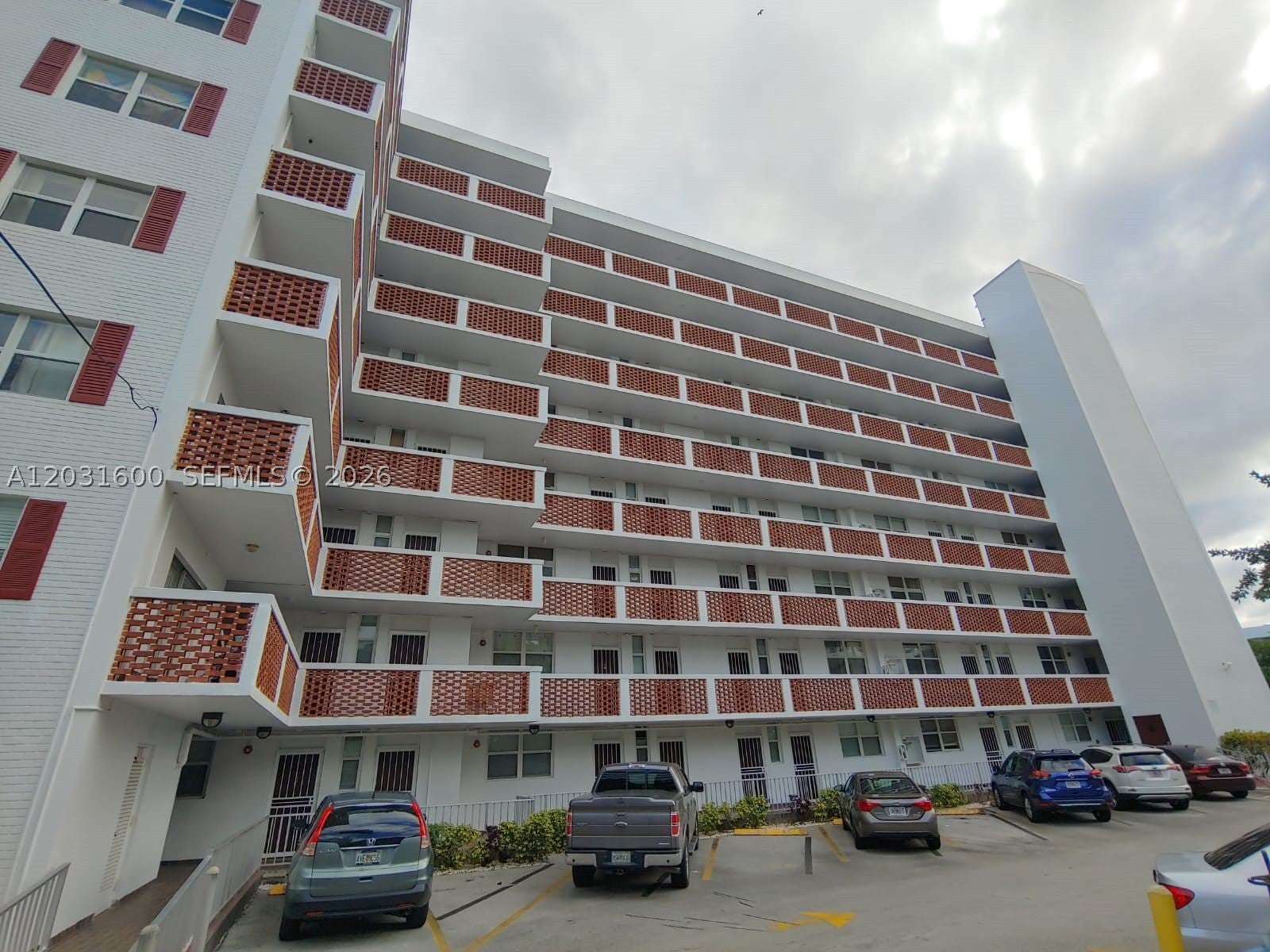 3660 NE 166th St 511, North Miami Beach FL 33160