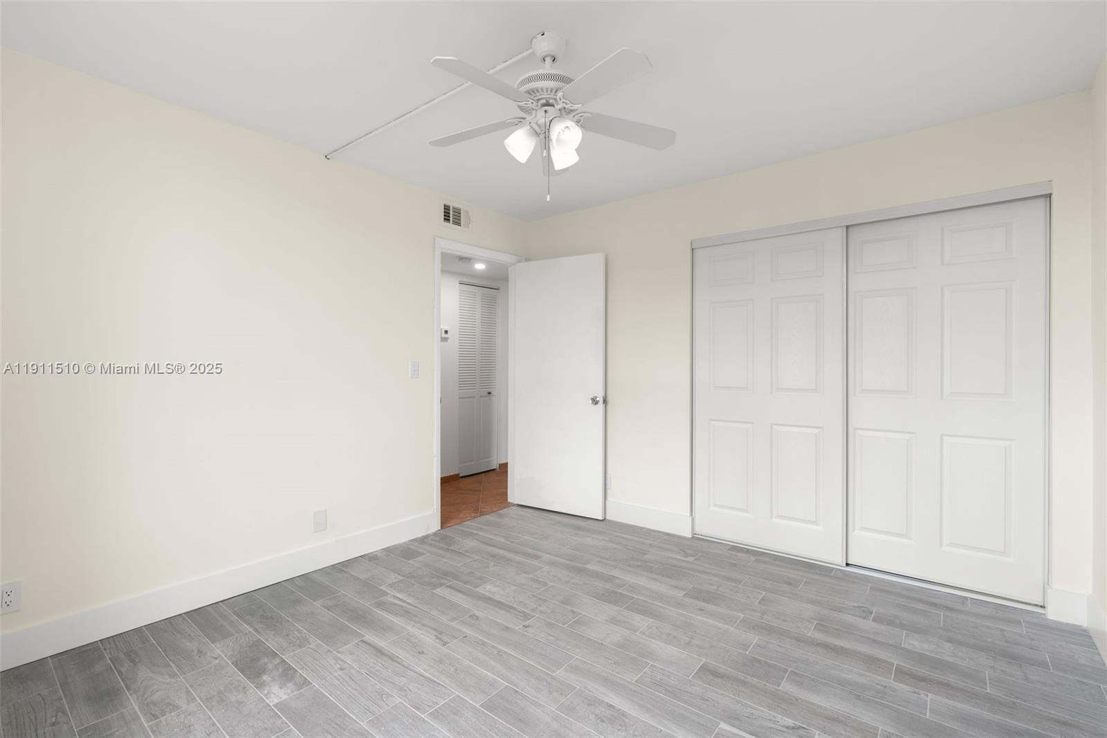 12B OF PALM SPRINGS 2 CON - Residential