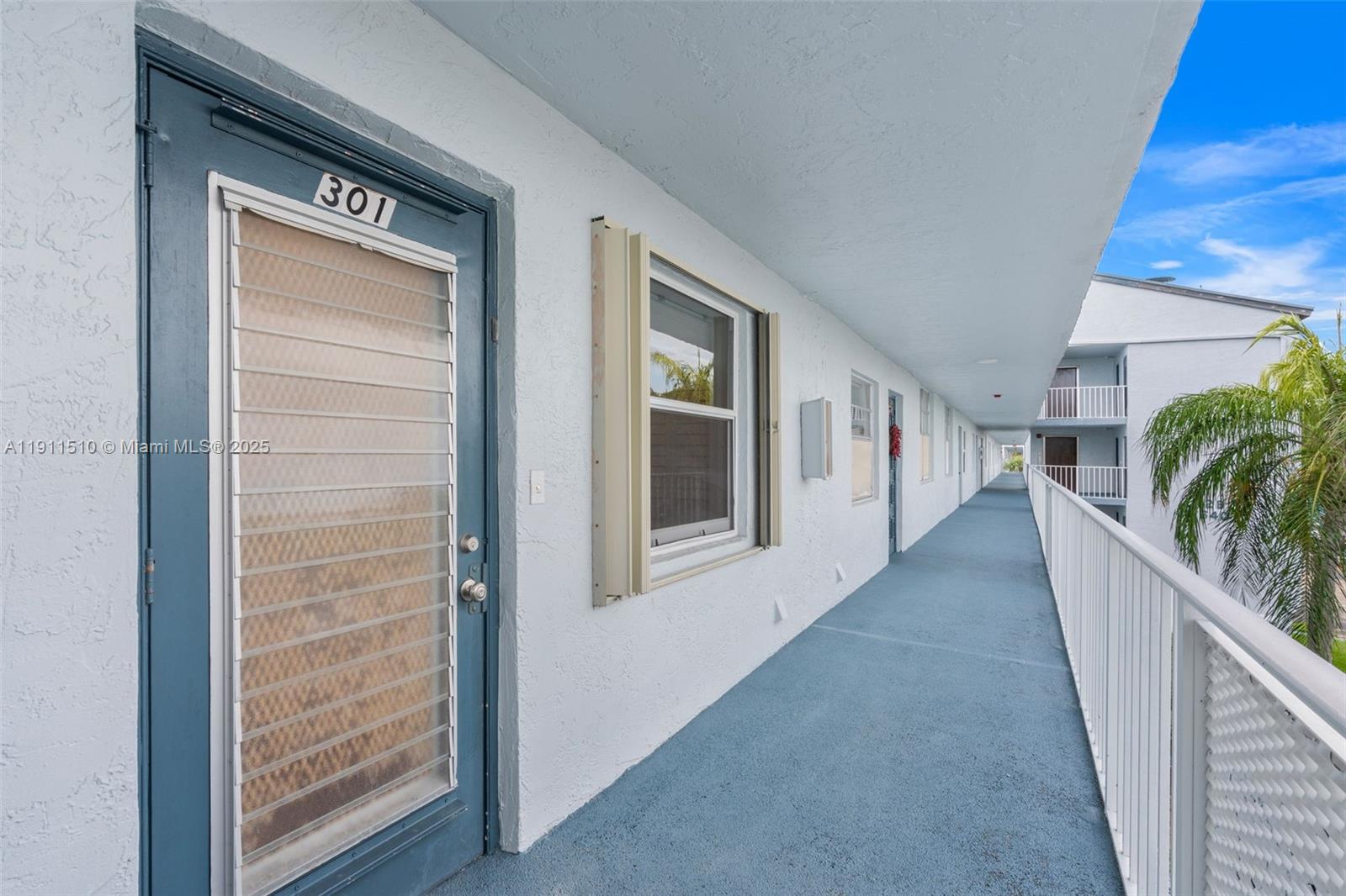 12B OF PALM SPRINGS 2 CON - Residential