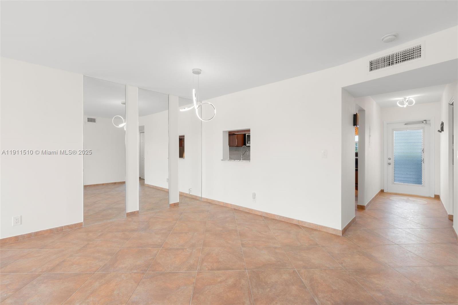 12B OF PALM SPRINGS 2 CON - Residential