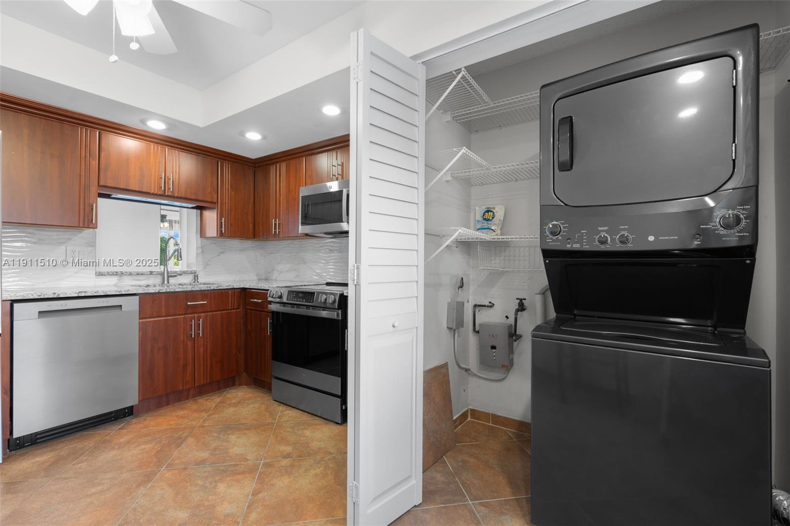 12B OF PALM SPRINGS 2 CON - Residential