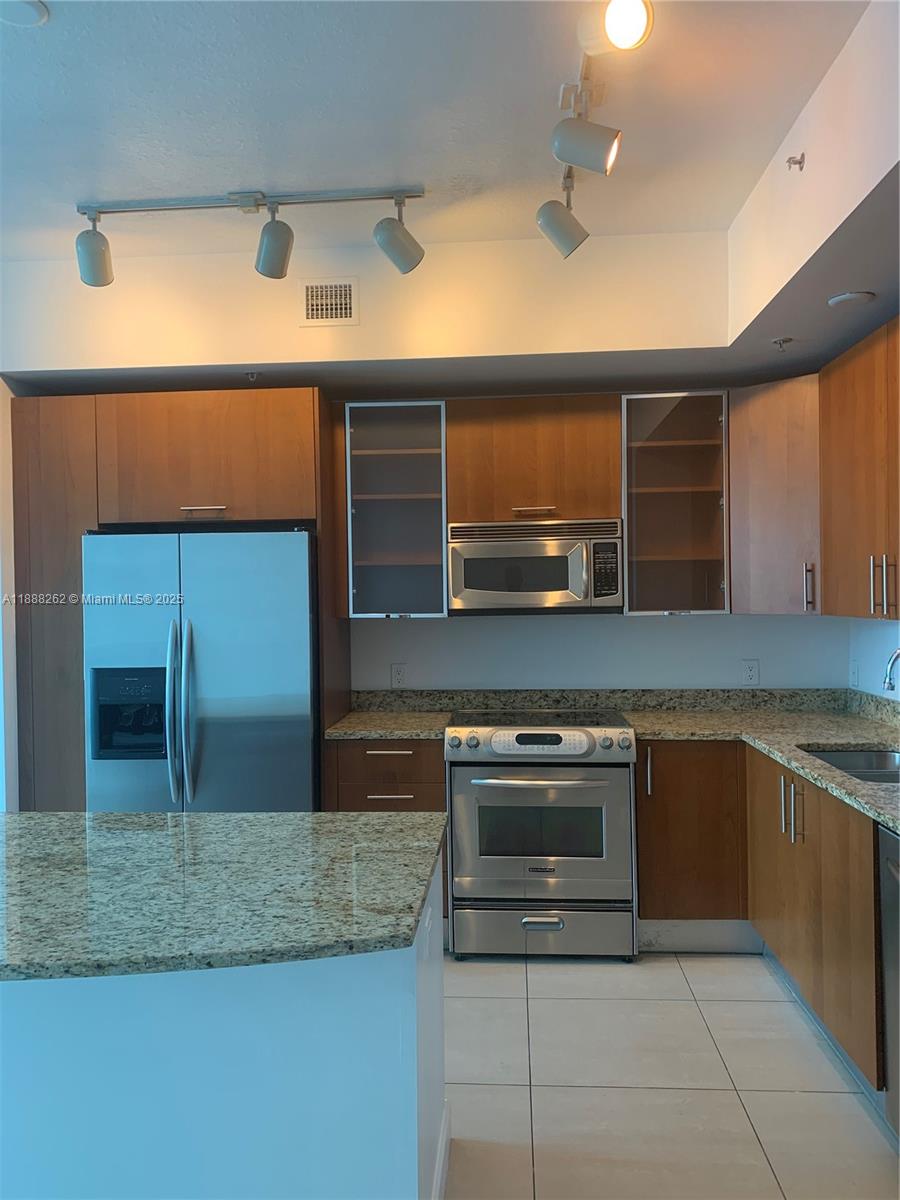 OCEAN MARINE YACHT CLUB C - Residential Lease