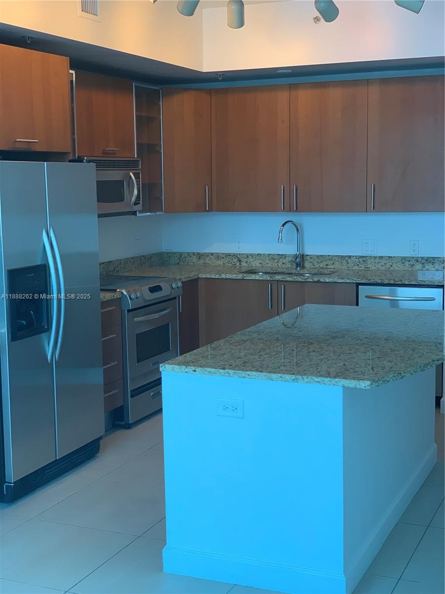 OCEAN MARINE YACHT CLUB C - Residential Lease