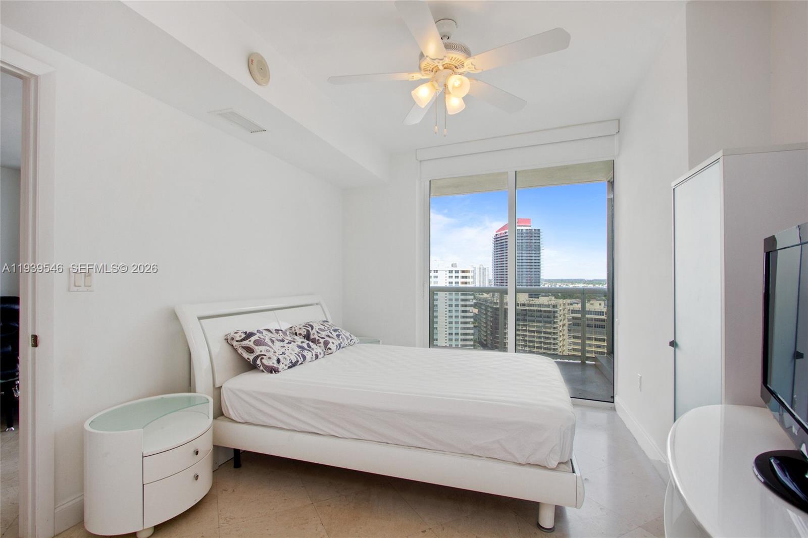 BEACH CLUB I - Residential