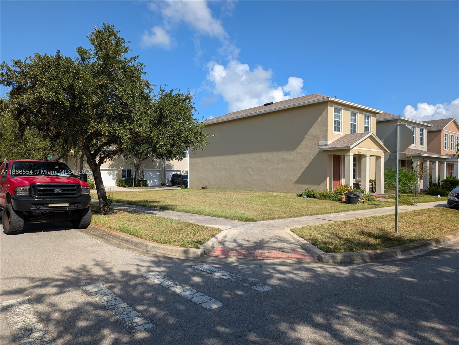 2301 SE Tavares Dr
