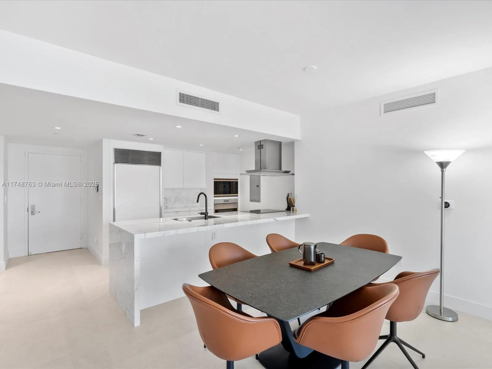 Miami, Florida 33131, United States, 2 Bedrooms Bedrooms, ,2 BathroomsBathrooms,Residential,Pending,1617