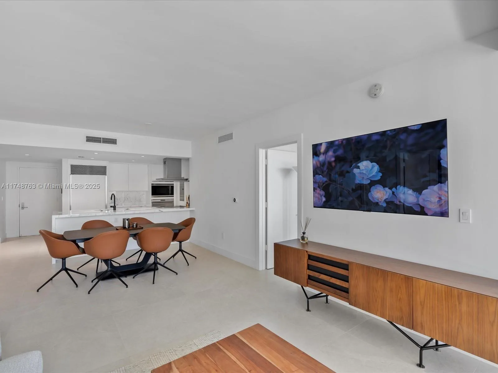 Miami, Florida 33131, United States, 2 Bedrooms Bedrooms, ,2 BathroomsBathrooms,Residential,Pending,1617