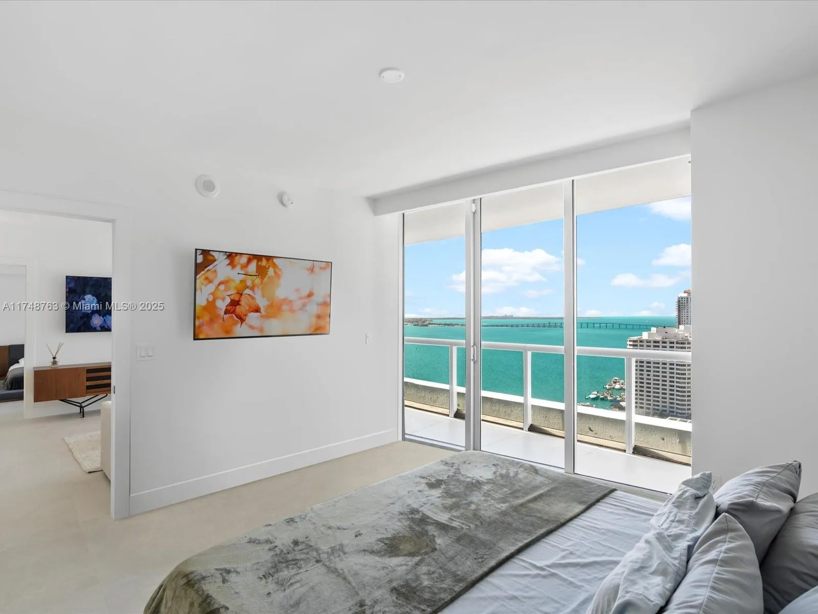 Miami, Florida 33131, United States, 2 Bedrooms Bedrooms, ,2 BathroomsBathrooms,Residential,Pending,1617