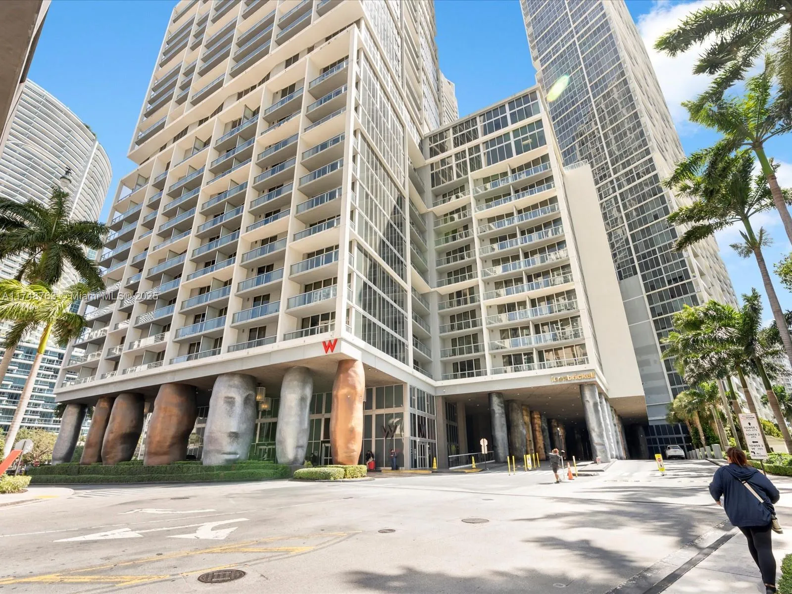 Miami, Florida 33131, United States, 2 Bedrooms Bedrooms, ,2 BathroomsBathrooms,Residential,Pending,1617