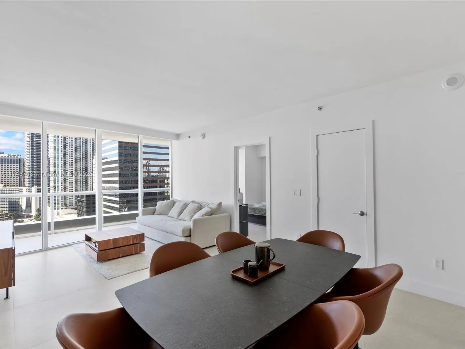 Miami, Florida 33131, United States, 2 Bedrooms Bedrooms, ,2 BathroomsBathrooms,Residential,Pending,1617