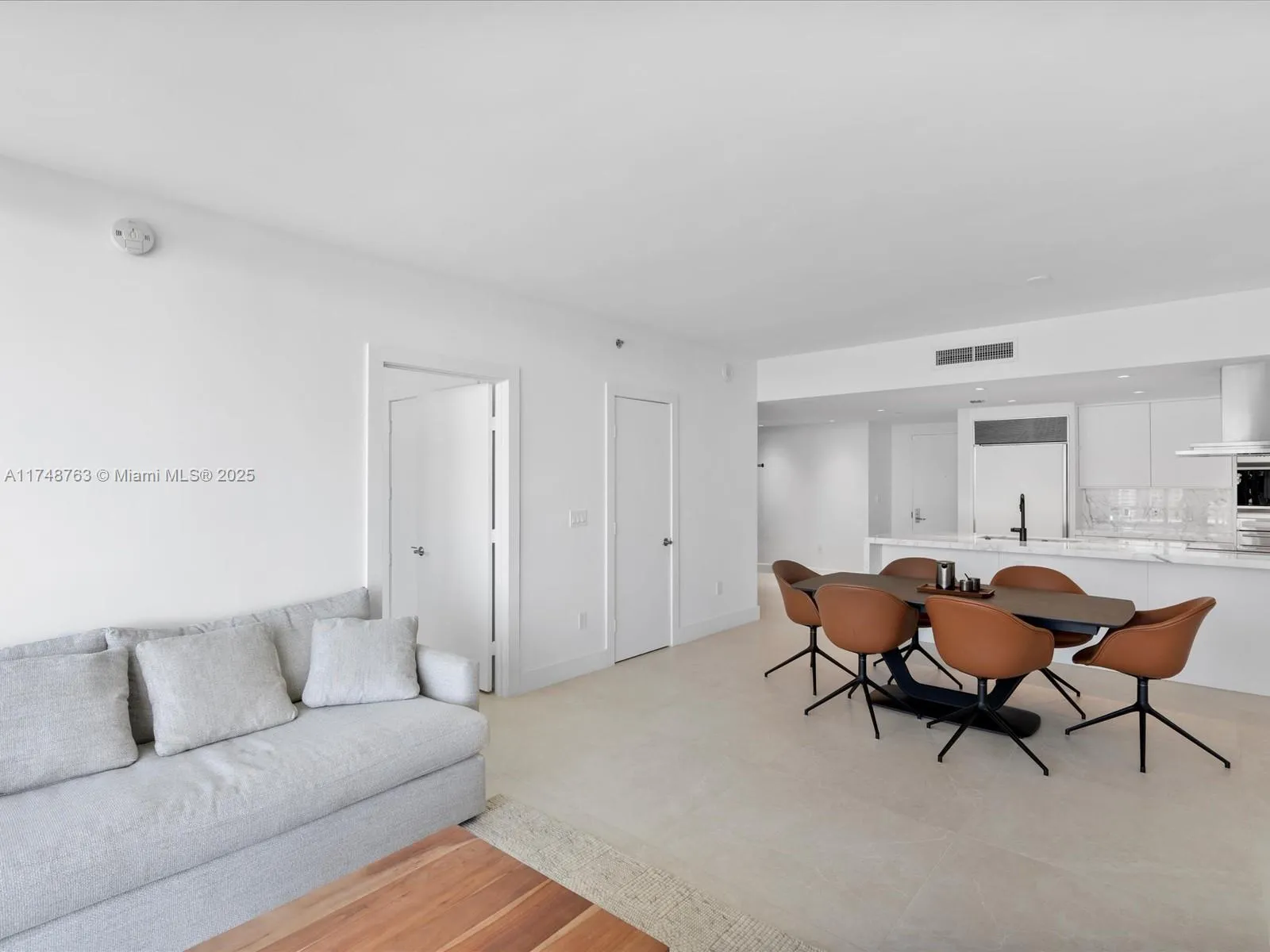 Miami, Florida 33131, United States, 2 Bedrooms Bedrooms, ,2 BathroomsBathrooms,Residential,Pending,1617