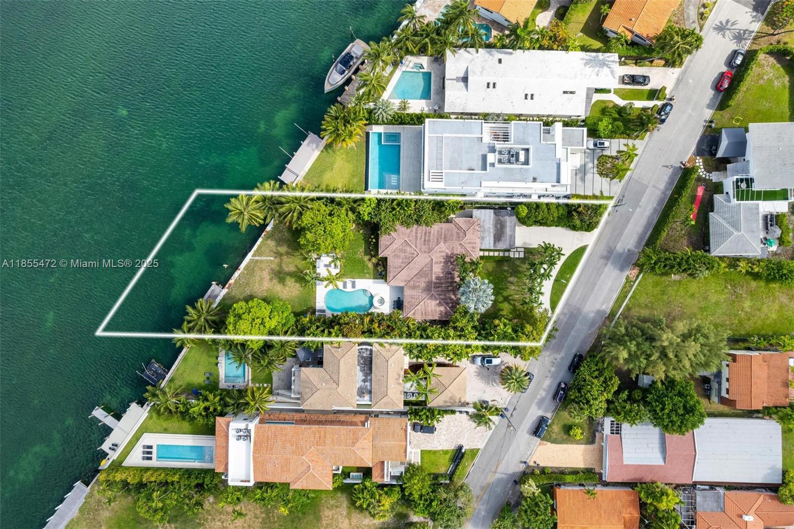 Live on the most desirable block in Surfside. Impressive oversized double waterfront lot +/- 20254 SF and 106 feet on the water overlooking Indian Creek and Biscayne Bay. This extraordinary property is in the perfect location for your dream home. Experience one of the most walkable towns in South Florida.
Seasonable rent.