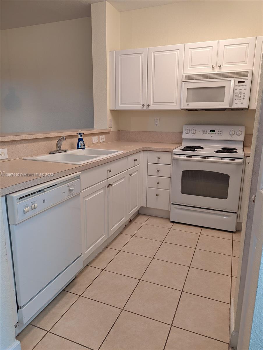 VILLAS AT CARMEL CONDO NO - Residential Lease