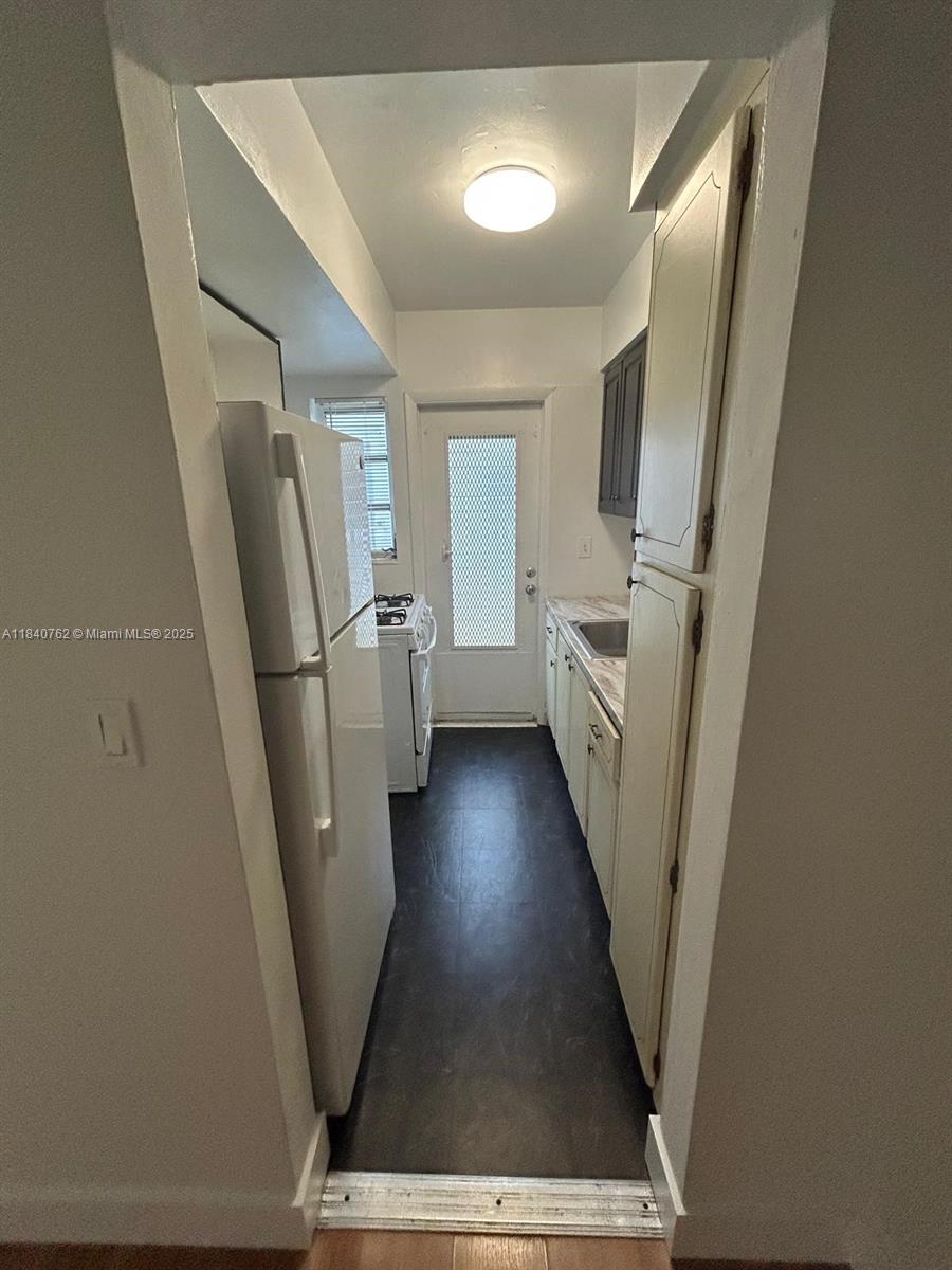 921 Meridian Ave 10