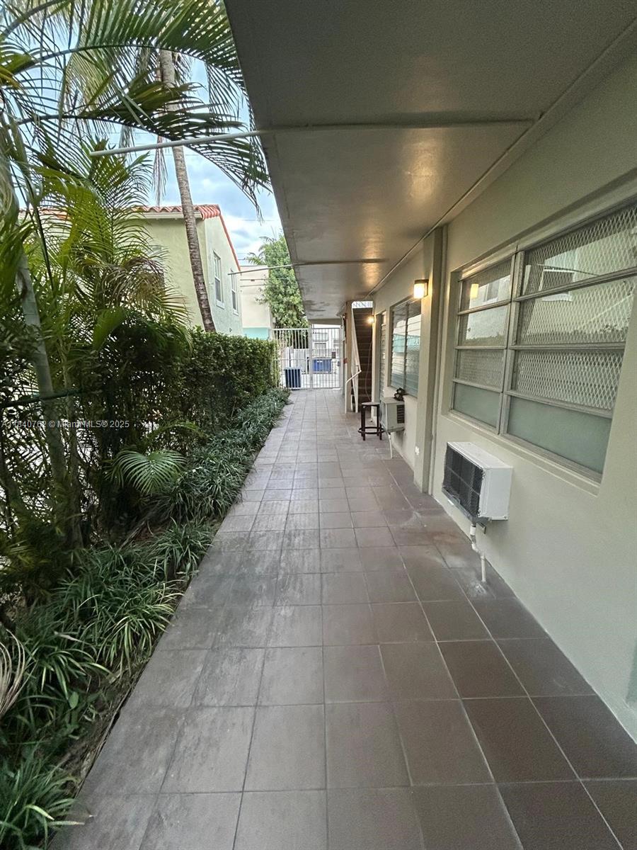 Gorgeous studio located on the first floor or a quiet building in South Beach. Features include spacious walk in closets, and a bright luminous layout. Just steps from the beach, Flamingo Park, shops and Restaurants. Best of all, it comes with a private garage space that is yours just in front of the unit. Also 6 months available.