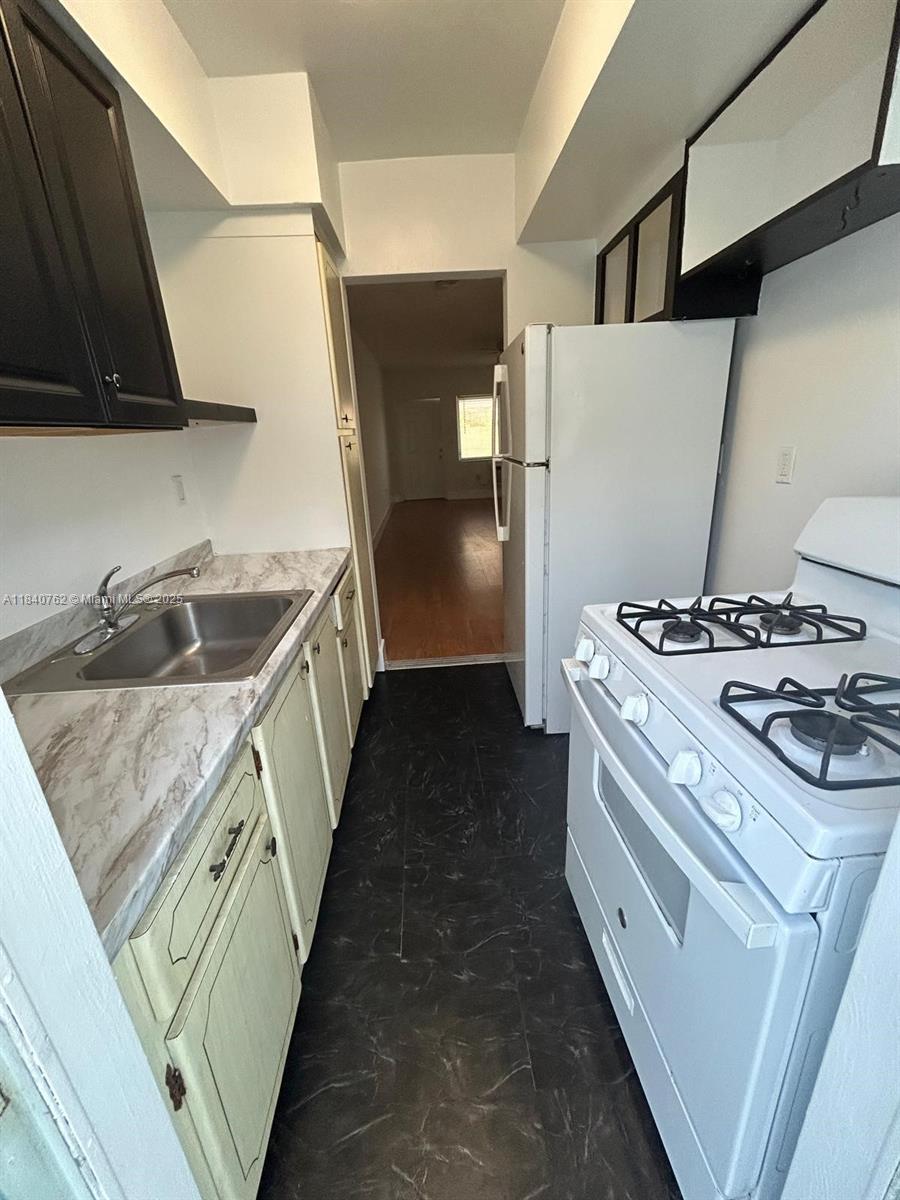921 Meridian Ave 10